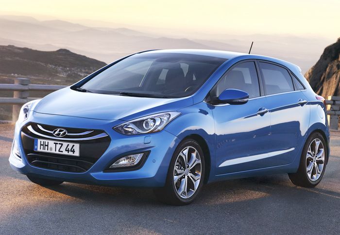 Μετά από 4 χρόνια ζωής, η 1η γενιά του Hyundai i30 θα παραδώσει τη σκυτάλη στη 2η, η οποία χαρακτηρίζεται από περισσότερο φρέσκια και μοναδική εμφάνισ